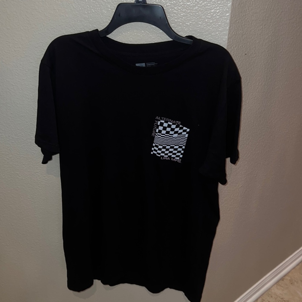 NWOT men’s short sleeve shirt, size medium